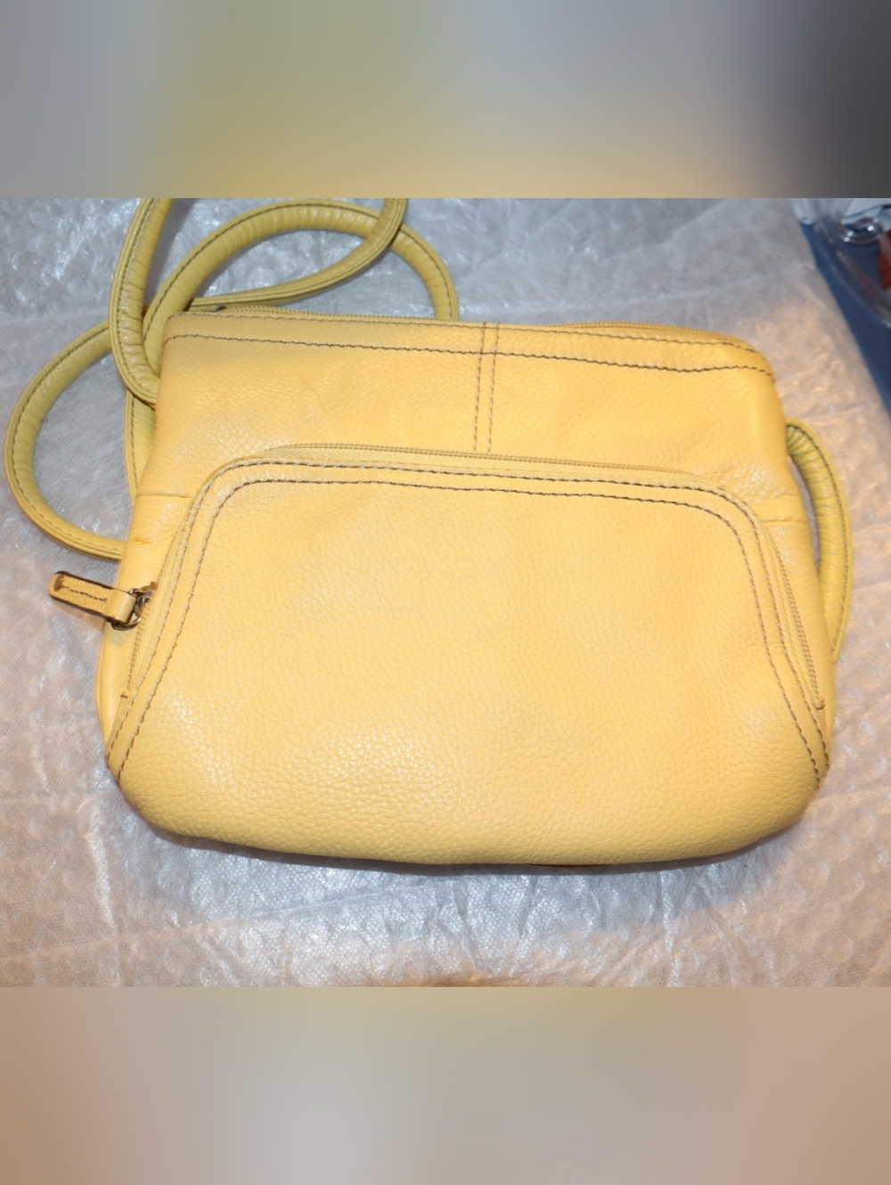Tignanello Lined Pebbled Leather Butter Yellow Crossbody Bag Pockets Organizer - Picture 9 of 10